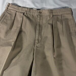Polo Ralph Lauren mens khaki rugged pleated 8.5" inseam chino shorts - size 38